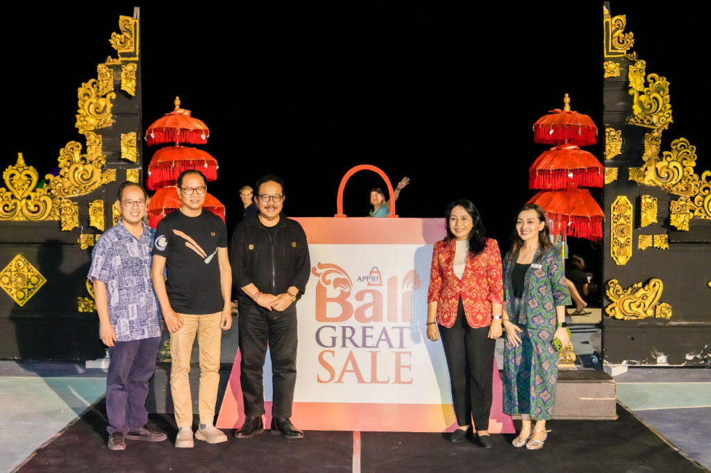 Dukung Pelaku UMKM Berkontribusi Terhadap  Perkembangan Ekonomi Bali, Wabup Suiasa Hadiri Bali Great Sale